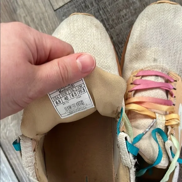 Brooks Cream and Pink Sneakers - Picture 4 of 4